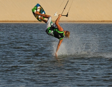 Kitesurfing Technique -  Handwash Back Loop Transition 2013
