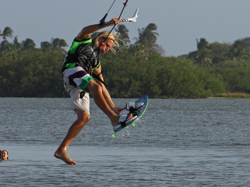 Kitesurfing Technique -  One Foot Front Loop Transition 2013