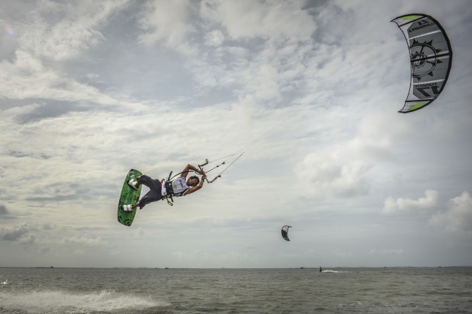 Big kites aren't just for racing!