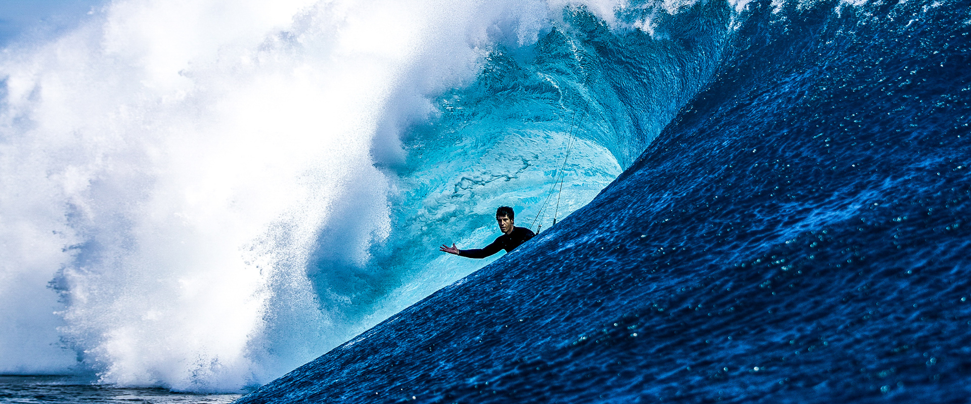 Keahi de Aboitiz - The Swell Hunter