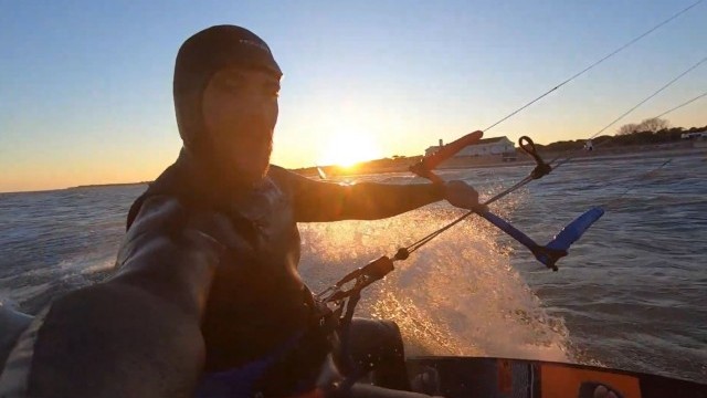 HOW EPIC KITESURFING IS! Fvlog1 S1