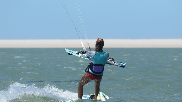 Kitesurfing Technique - Board Rescue - How to Carry a Board