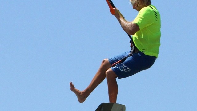 Kitesurfing Technique - No Grab Front Foot One Foot