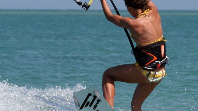 Kitesurfing Technique - Unhooked Pop Front Loop