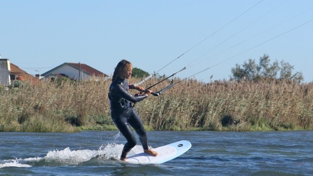 Kitesurfing Technique - Toeside Water start a Strapless Surfboard