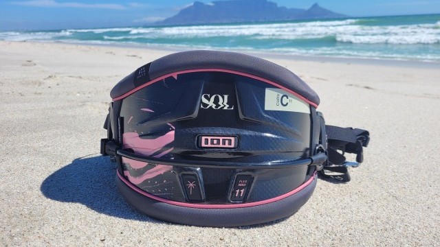 Kitesurfing Reviews - ION Products Sol Curv 11 XS 2022