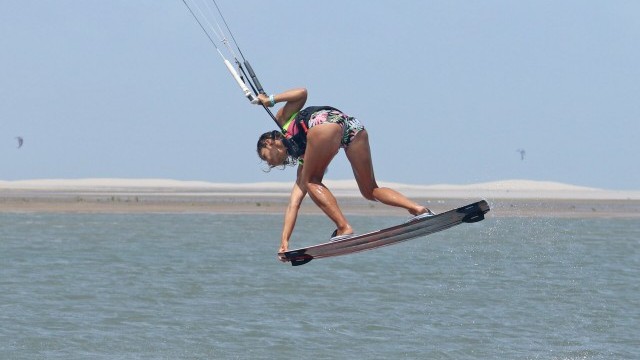 Kitesurfing Technique - Pop Nose Grab Hooked-In