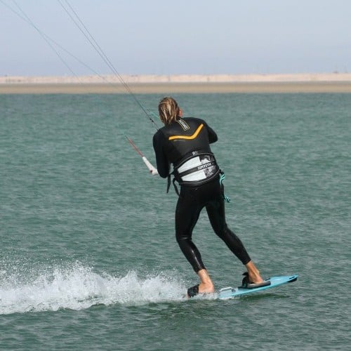 Heel to Toe Carve with Spray Kitesurfing Technique