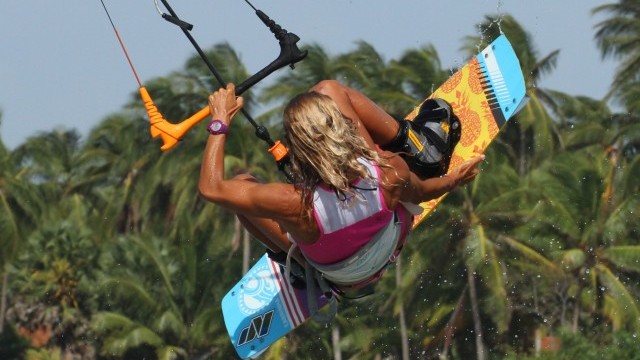 Kitesurfing Technique - Hooked Back to Blind Tail Grab
