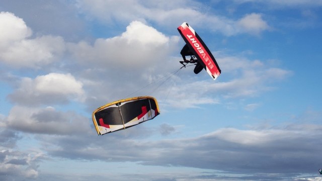 Kitesurfing Reviews - Eleveight Kites RS Pro 2025
