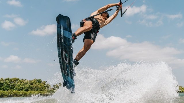 Kitesurfing Reviews - Ozone Torque V4 2025