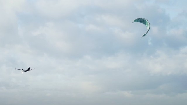 I AM ADDICTED | Experiencing Megaloops on Hydrofoil