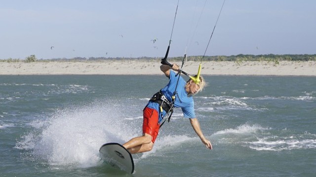 Kitesurfing Technique - Mythical Wave Riding