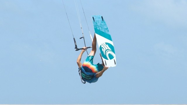 Kitesurfing Technique - Boned Inverted Back Roll Transition
