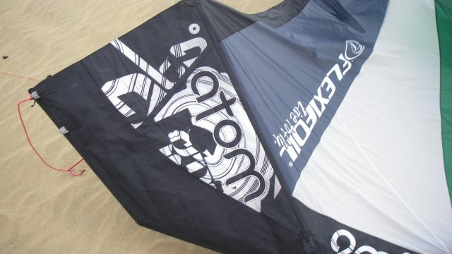 Kitesurfing Reviews - Flexifoil Atom 9m 2008