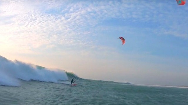 Classic Cape Town Downwinder on a solid Swell