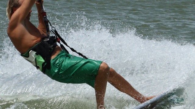 Kitesurfing Technique - Strapless Upwind 360