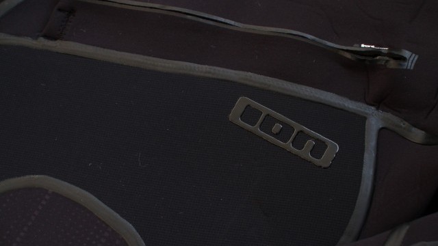 Kitesurfing Reviews - ION Products Onyx Voltage 6/5mm 2013