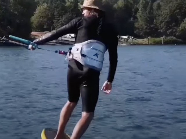 Relax and cruise - Airush Foil Skate