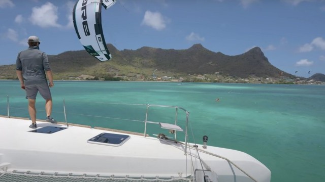 Launching a kite from the boat // Kiteboarding SA Masterclass