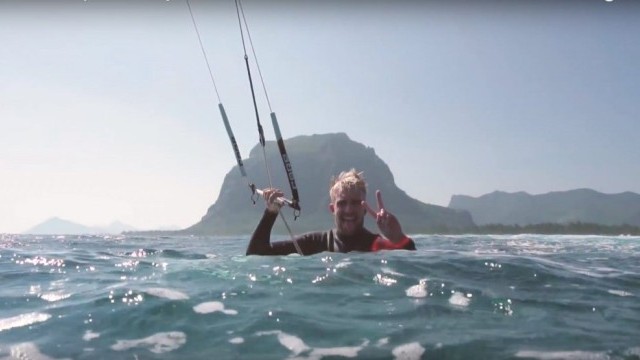 Steven Akkersdijk: Gone Surfing!