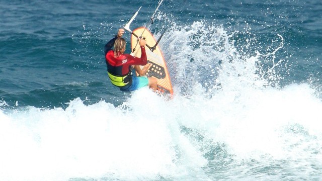 Kitesurfing Technique - Getting Out, Over and Through the White Water on a Surfboard