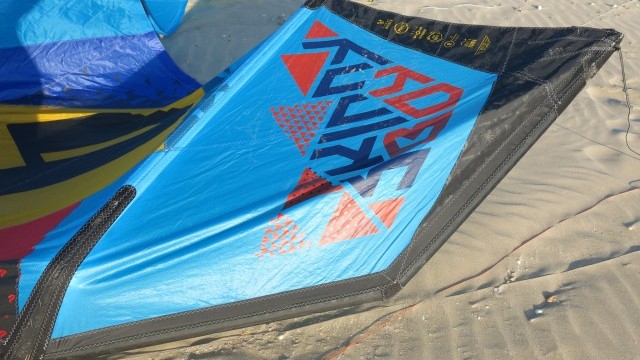 Kitesurfing Reviews - Blade Kiteboarding Skinny Boy 8m 2015