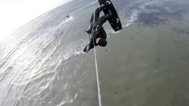 WATER AIN´T FROZEN NO MORE! but still cold #kiteboarding