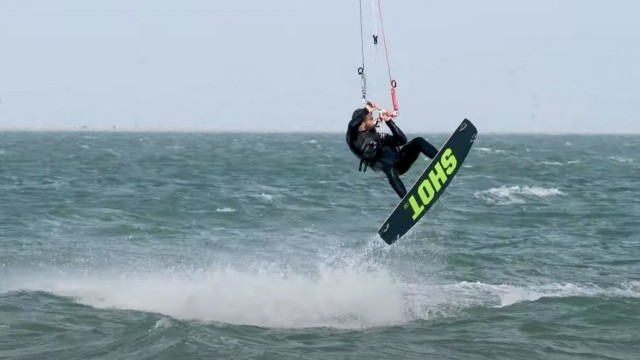 How to BACKROLL safely - Kitesurfing