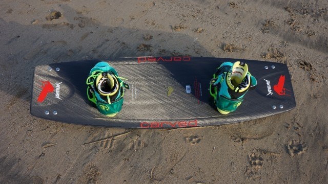 Kitesurfing Reviews - Carved Tantrum V Custom 136 x 41.5cm 2015