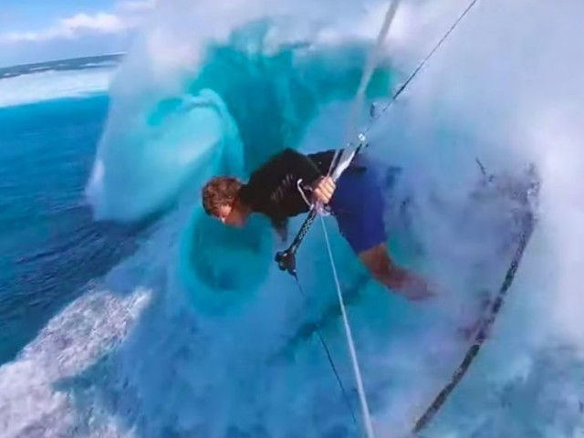 Noir Matter - Quark Stabilizer - Keahi De Aboitiz Kitesurfing in Fiji