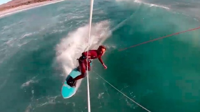 WAVE RIDING IN SCARBOROUGH: CAPE KITING