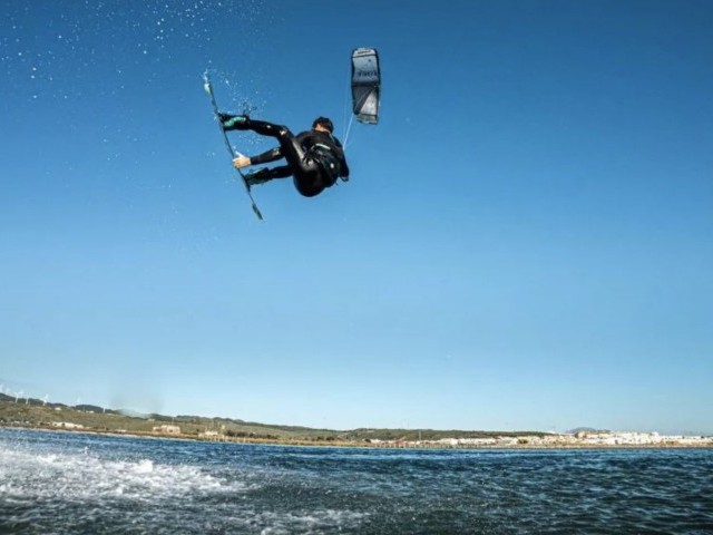 Airush Kiteboarding | Razor v10 - Tech Video