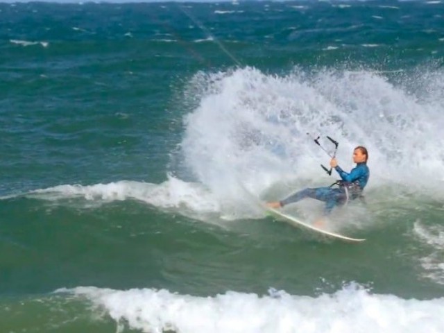 Epic strapless kitesurfing Torquay - Jarrod Snow
