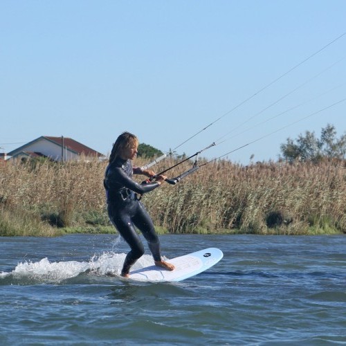 Toeside Water start a Strapless Surfboard Kitesurfing Technique