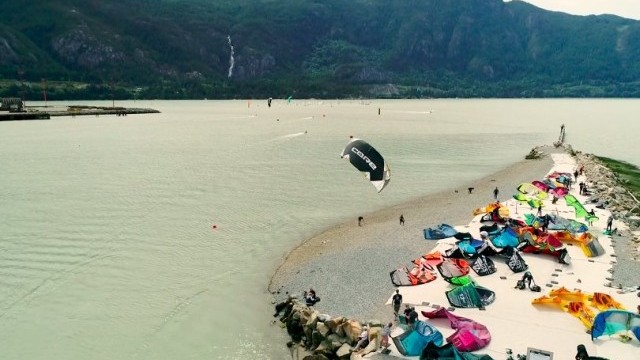 KITECLASH VI by Antoine Verville