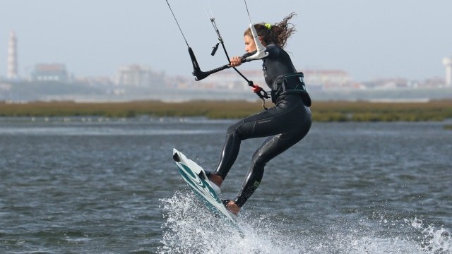 Kitesurfing Technique - Hooked Pop from Toeside to Heelside