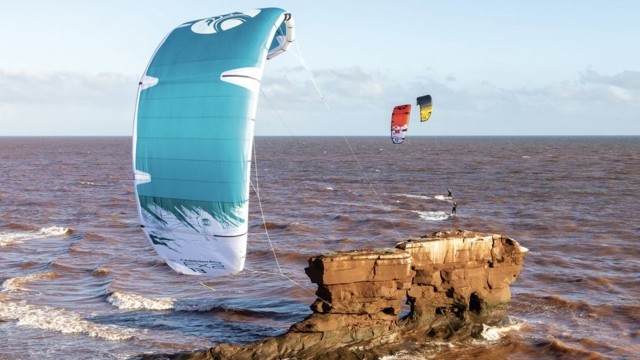 03 Cabrinha FX2 Kite