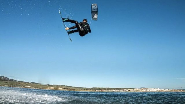 Airush Kiteboarding | Razor v10 - Tech Video