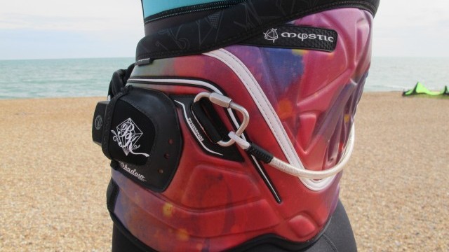 Kitesurfing Reviews - Mystic Shadow Kite - Bruna Kajiya  2012