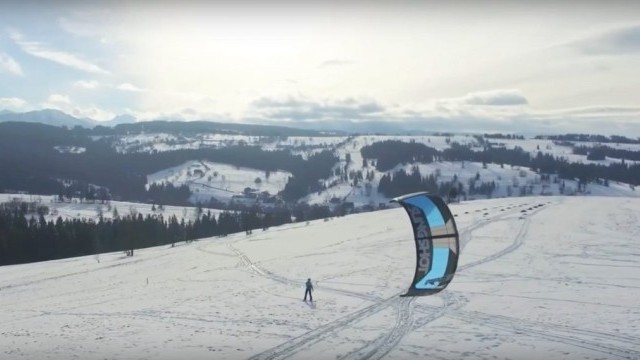 Snowkiting Nissan x Karolina