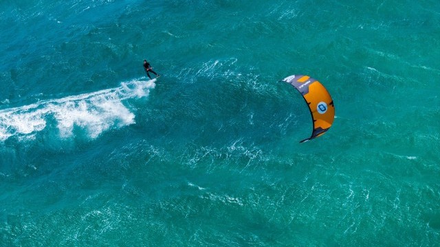 Kitesurfing Reviews - Ozone Reflex 2026