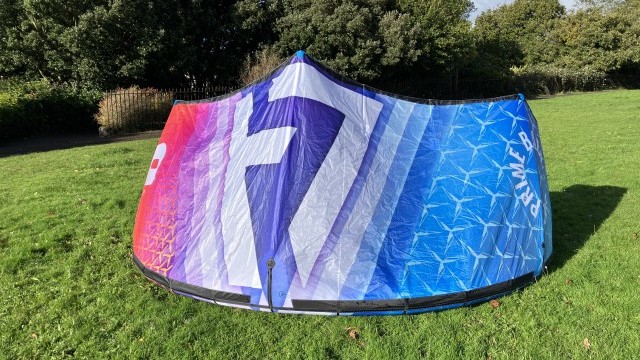 Kitesurfing Reviews - Harlem Kitesurfing Force 9m 2024