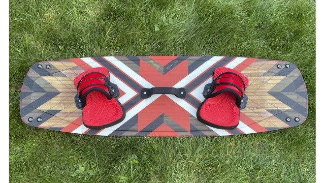 Kitesurfing Reviews - Fluid Kiteboarding X 135 x 41cm 2021