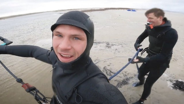 JUST HANGING OUT! / Man&boy power tow up #kiteboarding