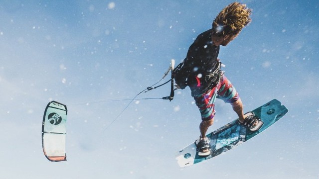 02 Cabrinha Moto Kite