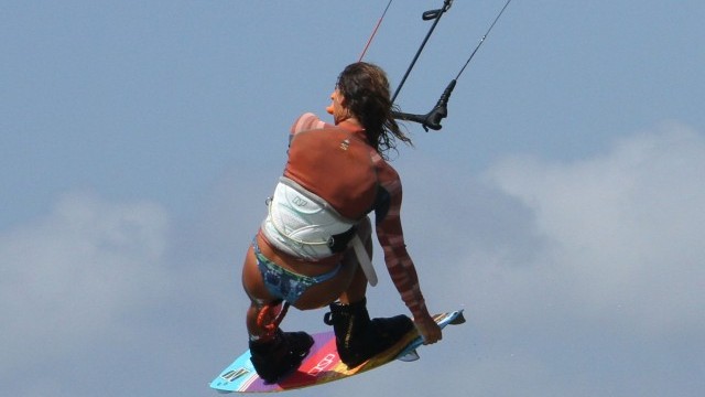 Kitesurfing Technique - Double Grab - Tail to Nose