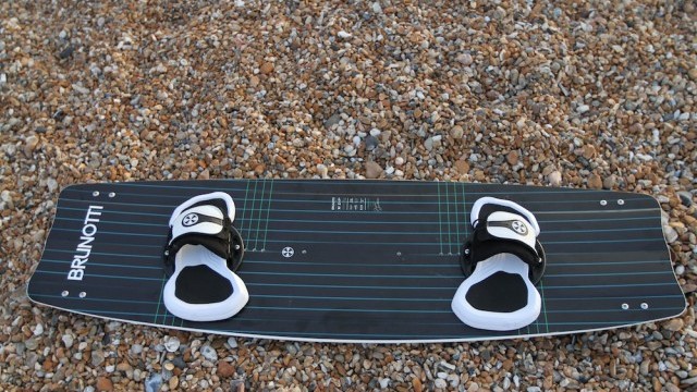 Kitesurfing Reviews - Brunotti Dimension 138 x 42cm 2014