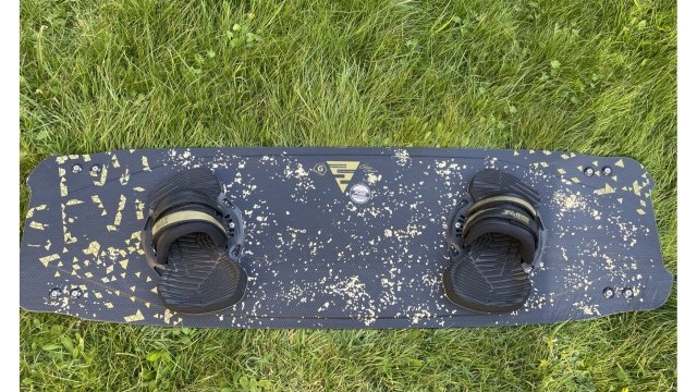 Kitesurfing Reviews - Fluid Kiteboarding Black Label 2021