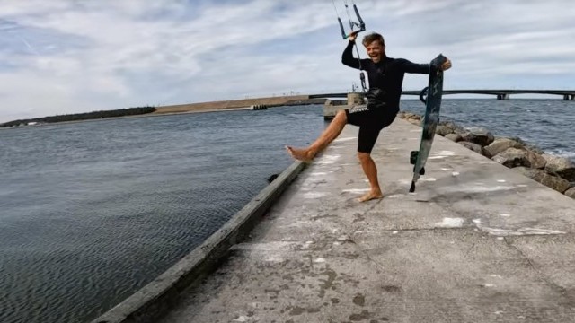 Nick Jacobsen - Fun with a kite 2